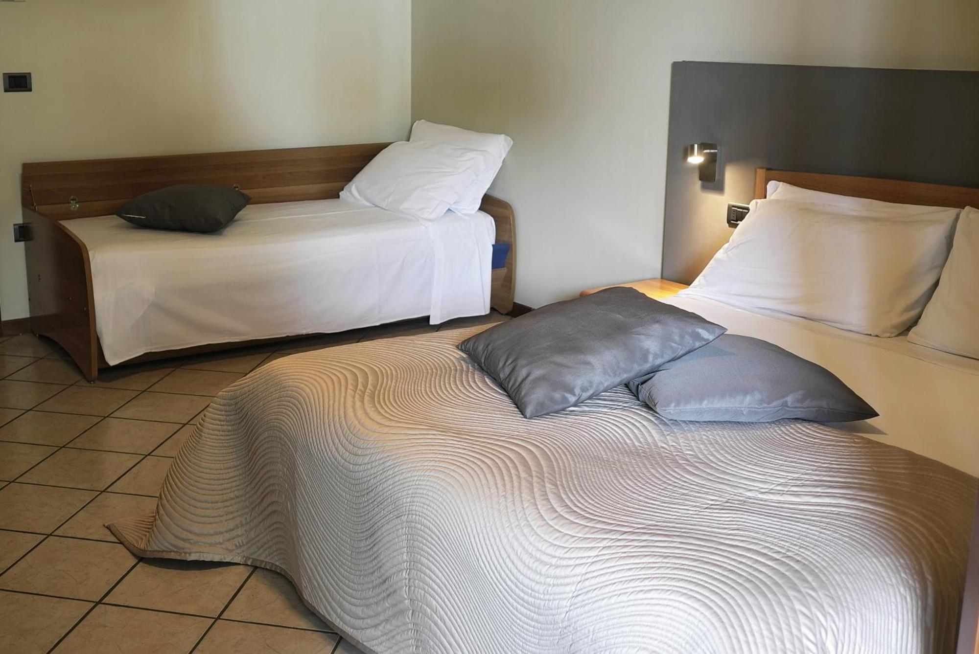 Relais Bb Pacengo Bed and Breakfast Λατζίζε Δωμάτιο φωτογραφία