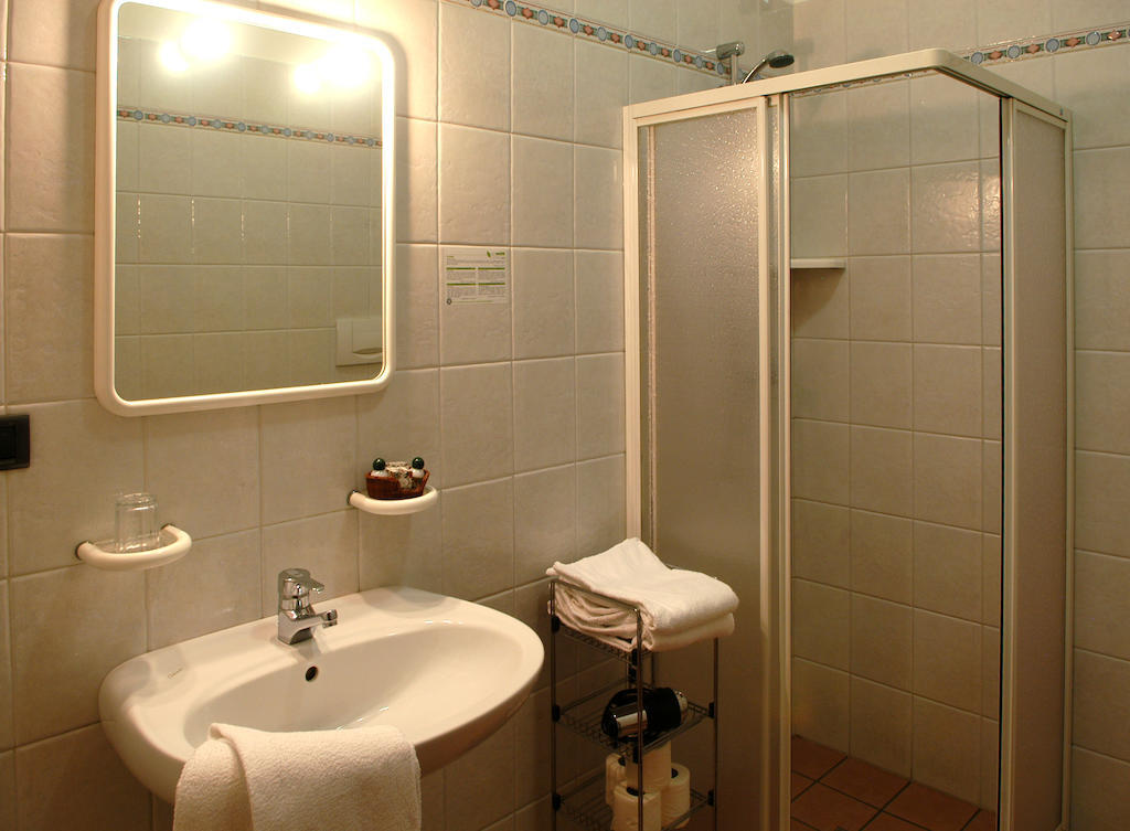 Relais Bb Pacengo Bed and Breakfast Λατζίζε Δωμάτιο φωτογραφία